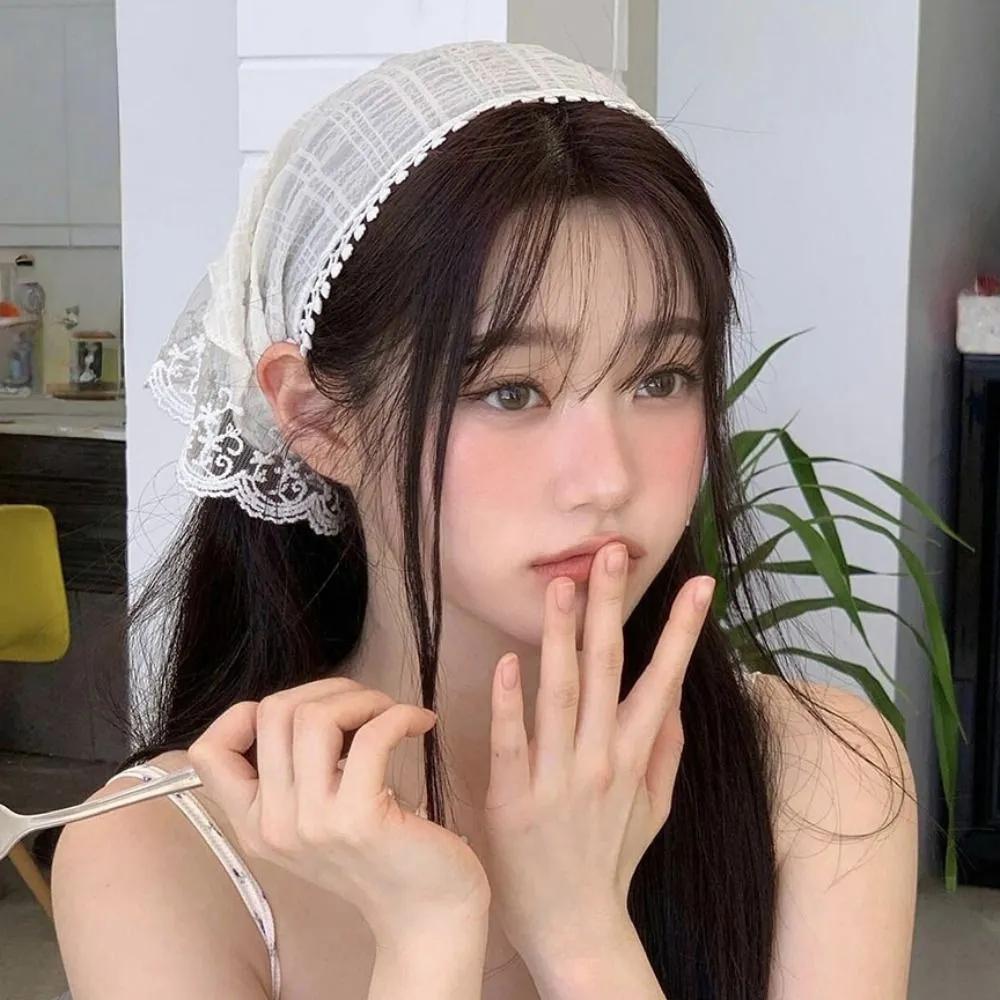 Roselyn Hair Bandana / Vintage Lace Triangle Kerchief Scarf Bandana Bonnet
