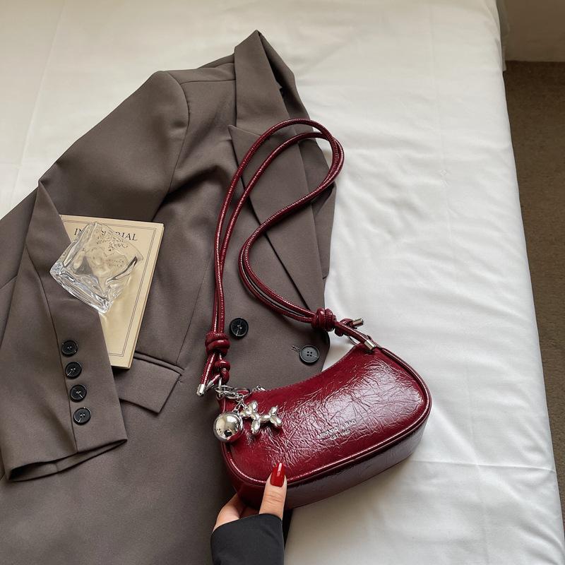 This year's popular textured bag women's 2025 summer new trendy fashion foreign style messenger bag foreign style shoulder armpit bag