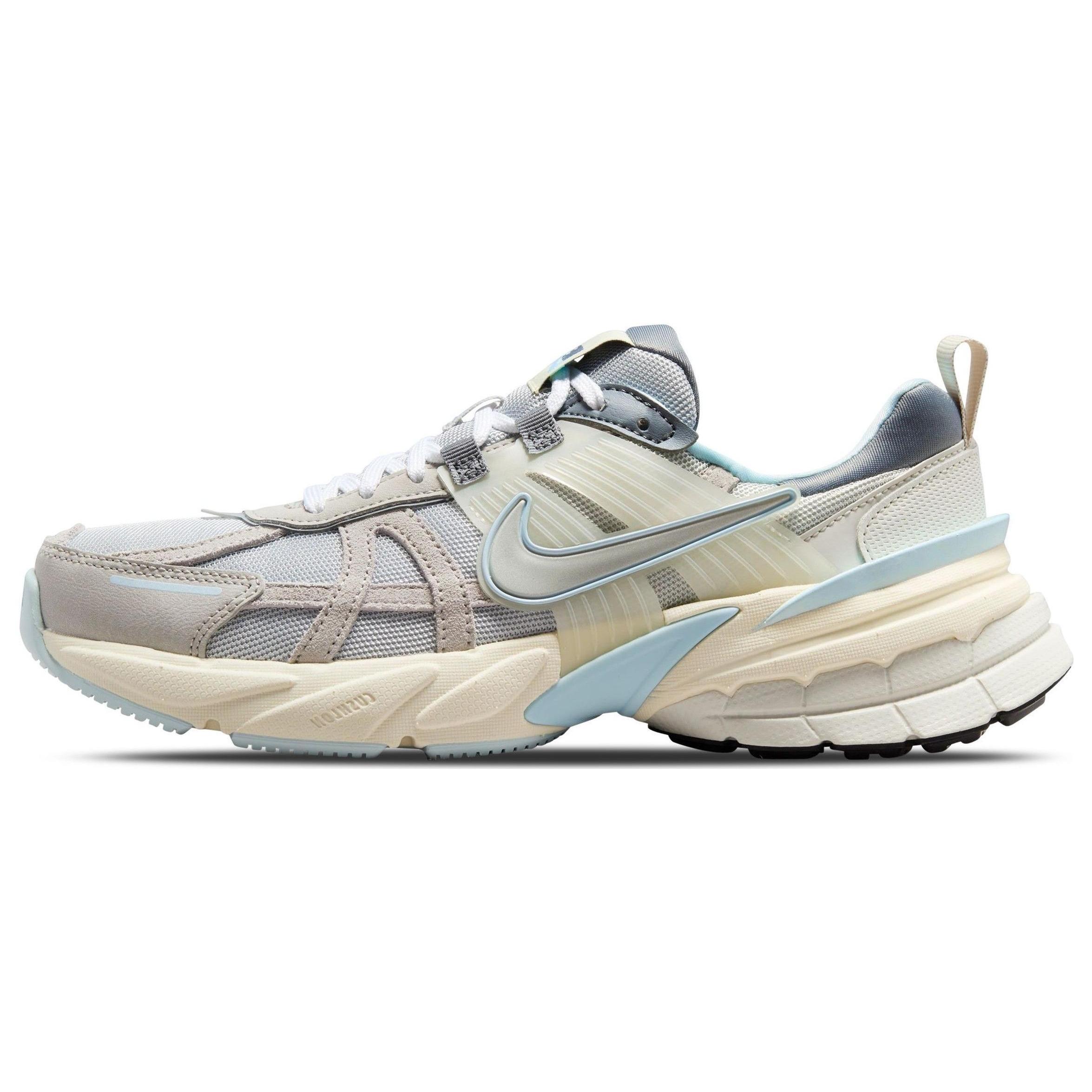

Новые женские кроссовки Nike V2K Run Light Bone Metallic Platinum FZ3596-072 44.5