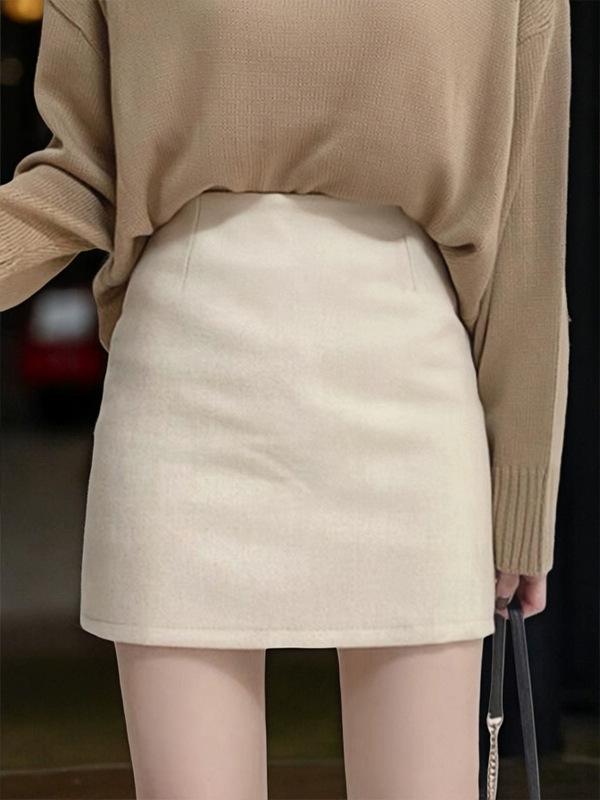 Black Slim-Fit Hip-Hugging Skirt for Petite Figures - 2025 Autumn/Winter Collection