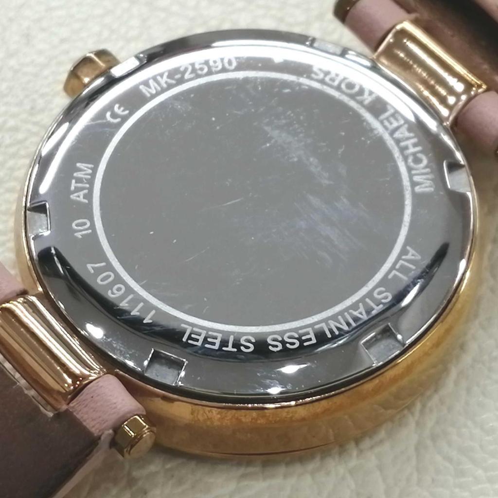 Used MICHAEL KORS MK-2590 quartz watch