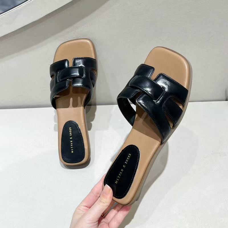 Niedrigabsatz-Ein-Wort-Slipper für Damen-Sommerbekleidung, neue vielseitige Röcke, Strand-Slipper für die Küste