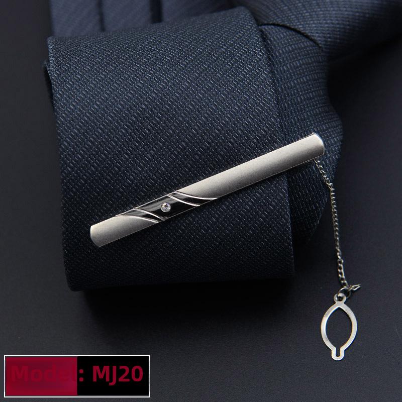 Silberne Krawattenklammer für Herren – formelles, schlichtes, professionelles Accessoire