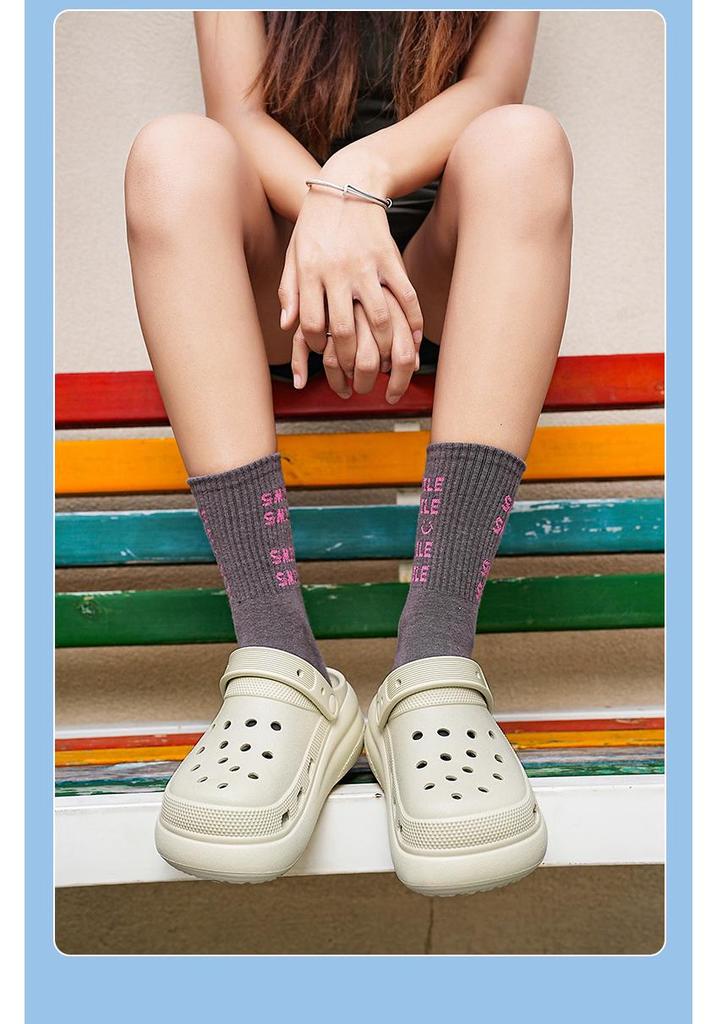 Women's Thick-Soled Perforated Outdoor Shoes: Hook Heel & Closed Toe, Two-Way Wear, Soft EVA Garden Sandals