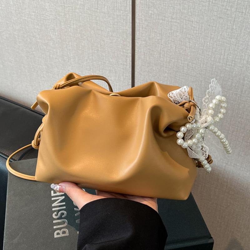Super Fire Niche Milk Yellow Bag Women's 2025 New Trendy and Popular Versatile Messenger Bag Fashion Temperament Pleated Bucket Bag