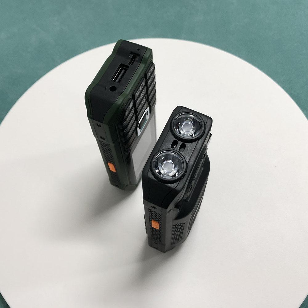 M6000 2G Button Mobile Phone 2.4inches Loud Speaker 2400mAh Flashlight Camera FM Support Four SIM Card Feature Mobile Phone