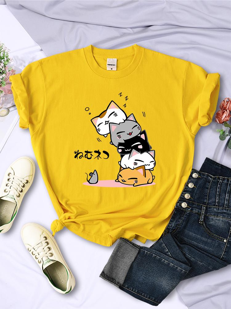 Cute Stacked Cats Sleeping Don'T See The Mouse Print Women T-Shirt Comfortable Soft Tops Creativity Fashion Womans Tee Clothing