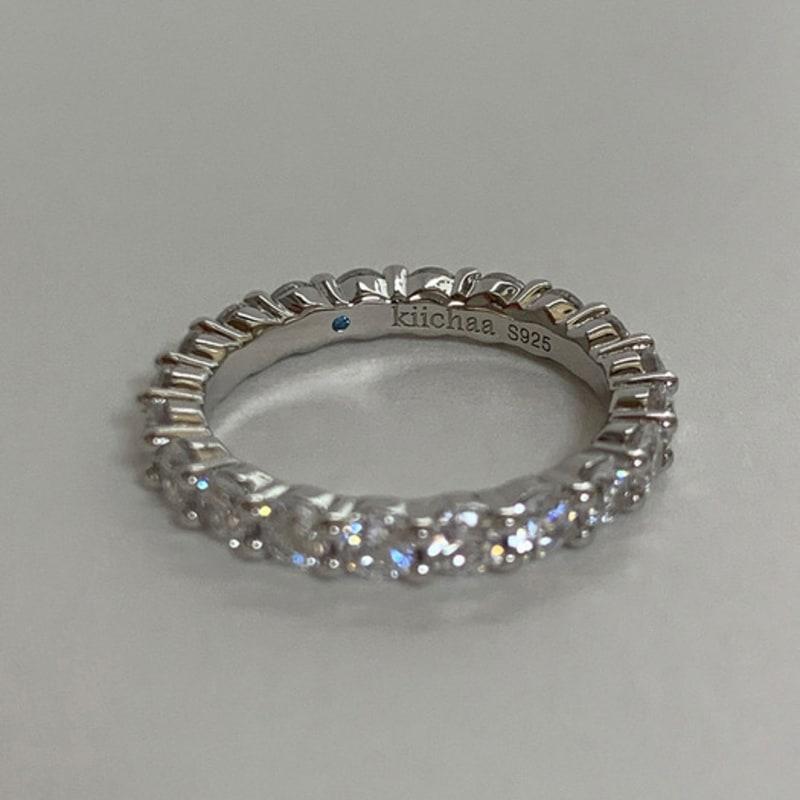 kiichaa Holds Ring_2 Color