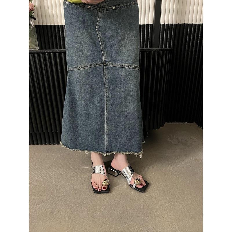 Black toe outer wear temperament metal clip thick heel cool slippers women's 2025 summer sandals silver burst watch Korean version