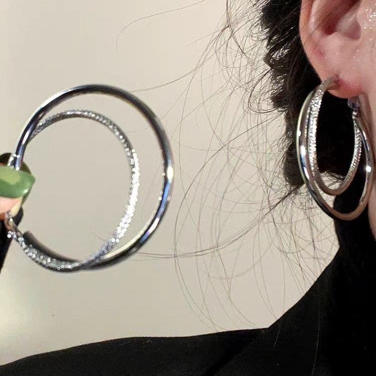 Simple and cold wind double-circle large earrings 2025 tide earrings temperament advanced atmosphere stud earrings