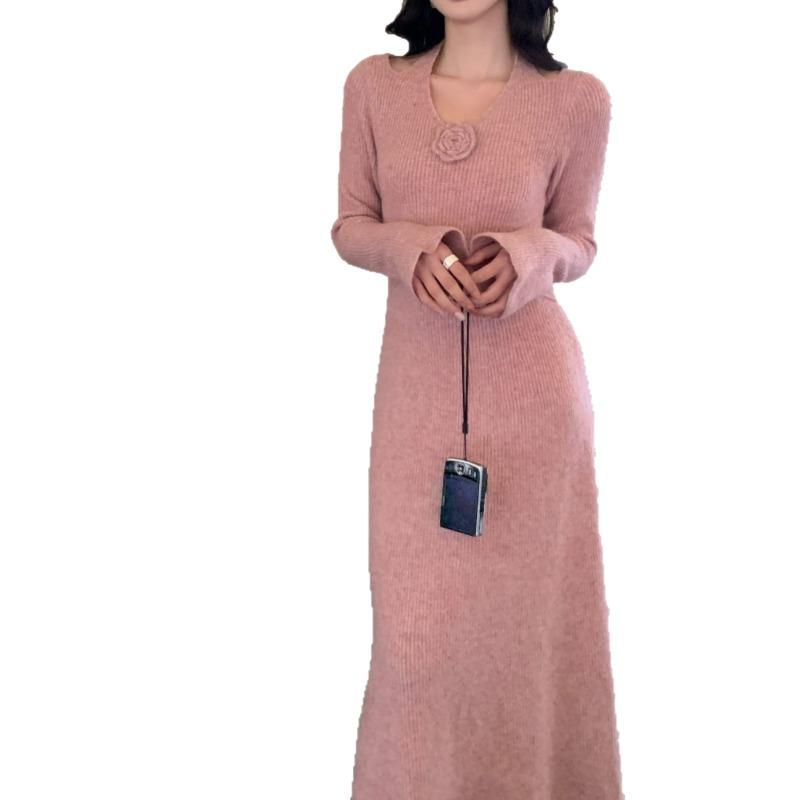 Temperament Autumn and winter Slim-fitting and thin waist-bottomed knitted dress V-neck with coat New sweater dress