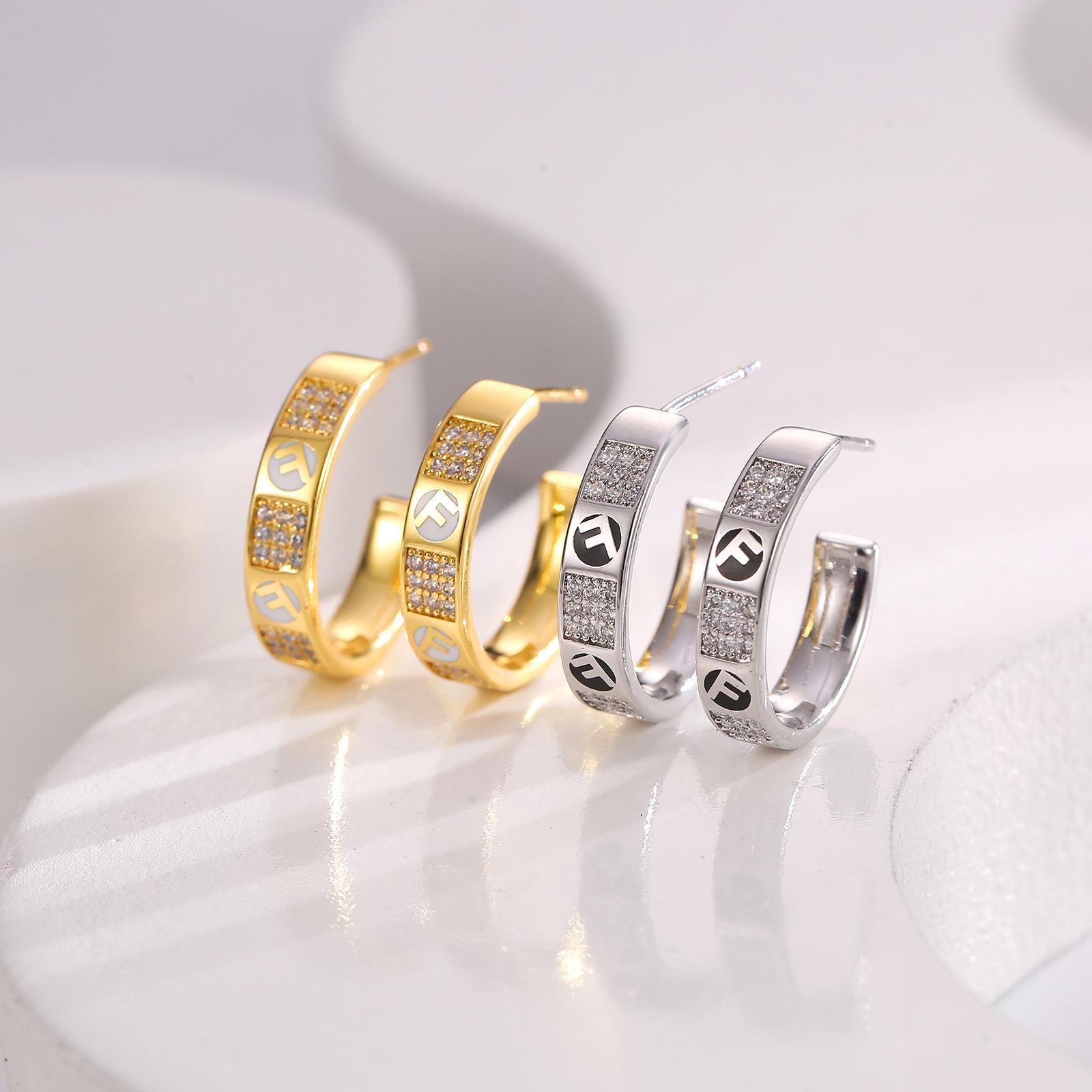 

Elegant High-End Zircon Earrings with s925 Silver Needles золотий