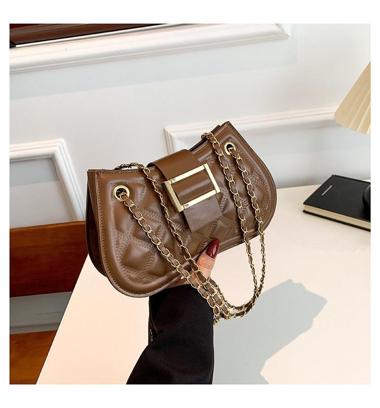 

Trendy Urban Shoulder Bag With Diamond Grid Pattern And Chain Detailing коричневий