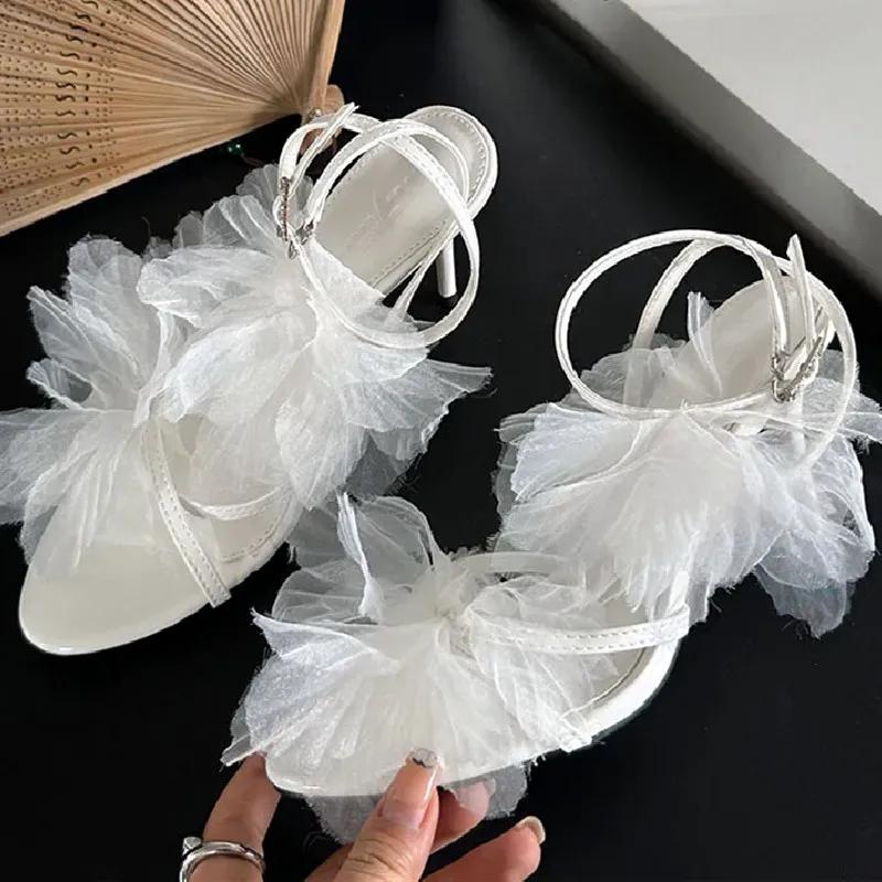 Fashion Luxury Rhinestone Buckle Flower Women Sandals Sexy Open Toe Narrow Band Designer Brand Sandals Fashion Pointed Toe Slide Sandals