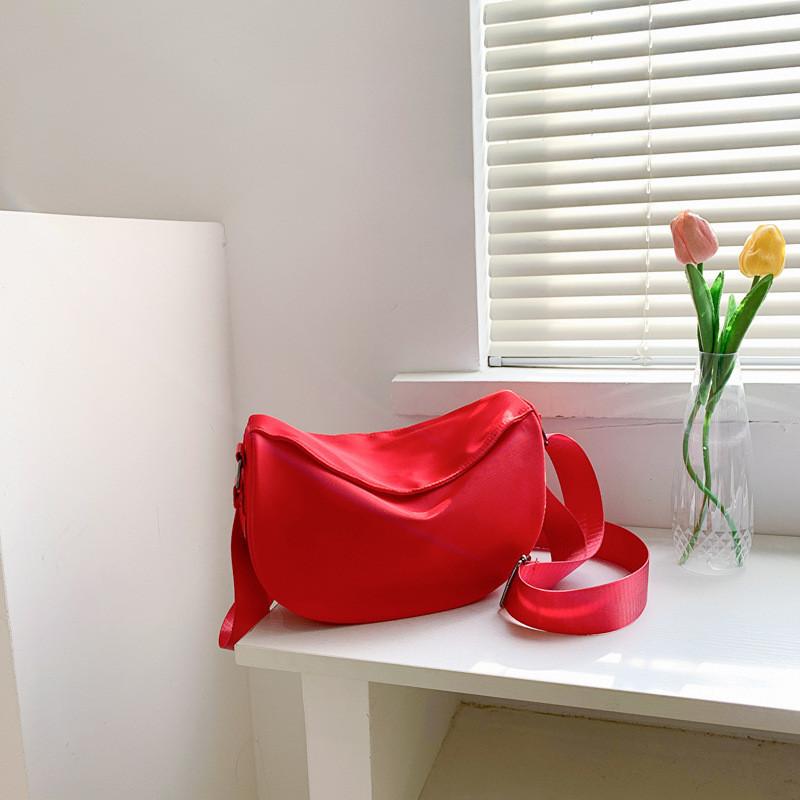 Fashionable Canvas Saddle Bag For Women Trendy Design Spring 2023 Large Capacity красный