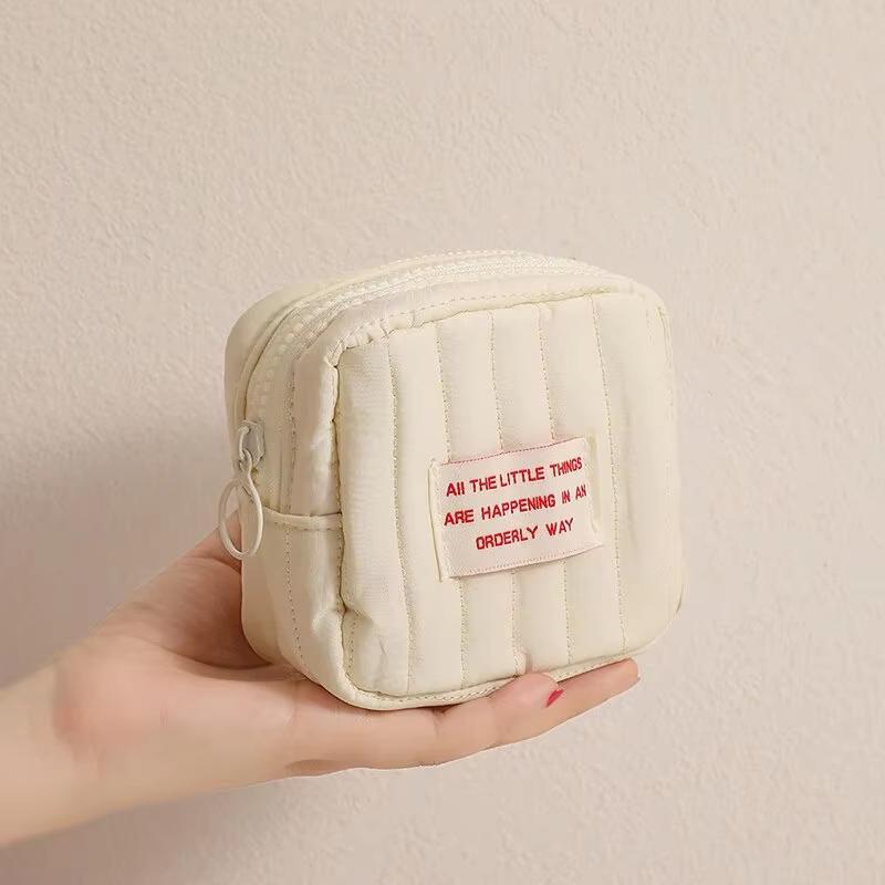1 Pcs Korean Square Small Makeup Bags Student Small Earphones Zero Wallet Girl Portable Lipstick Storage Bags
