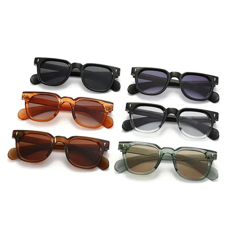 Retro Square Men Rivets Sunglasses Shades UV400 Fashion Women Green Sun Glasses Men Punk Driving Sun Glasses Shades