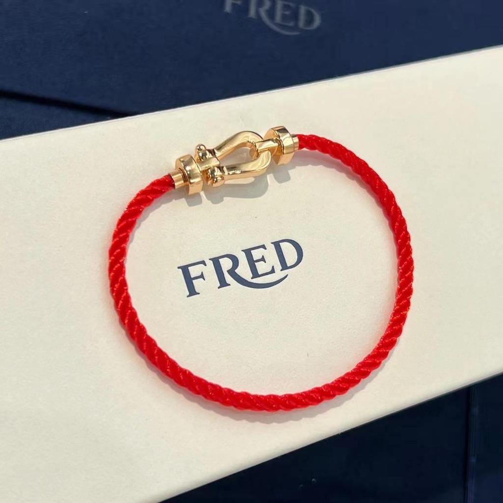 Fred High-End Náramek s podkovovou sponou a červenou šňůrkou s diamanty z 18karátového růžového zlata pro páry