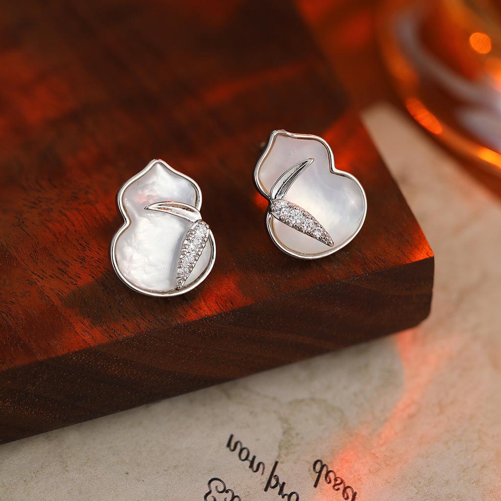 Hochwertiger Luxus Natürliche Muschelohrstecker S925 Silbernadel Ohrringe Leichter Luxus High-End Stil Temperament Ohrringe Frauen