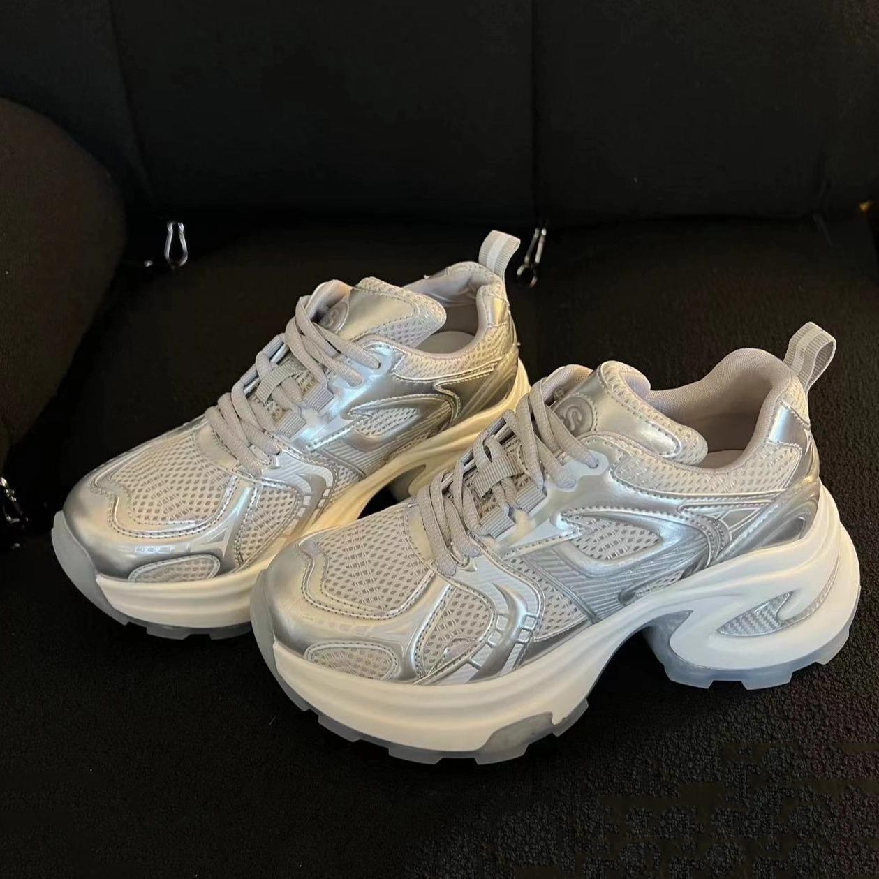 

Серебряная обувь для папы на платформе, женские весенне-летние новые маленькие нишевые кроссовки с дышащей сетчатой ​​поверхностью, увеличенной высотой 7 см