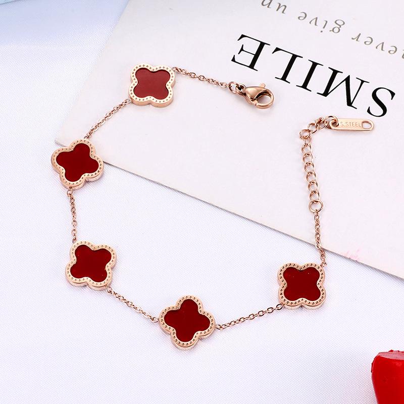 Vierblättriges Kleeblatt Titanstahl Armband für Damen Einfach Farbecht Einzigartig und Elegant