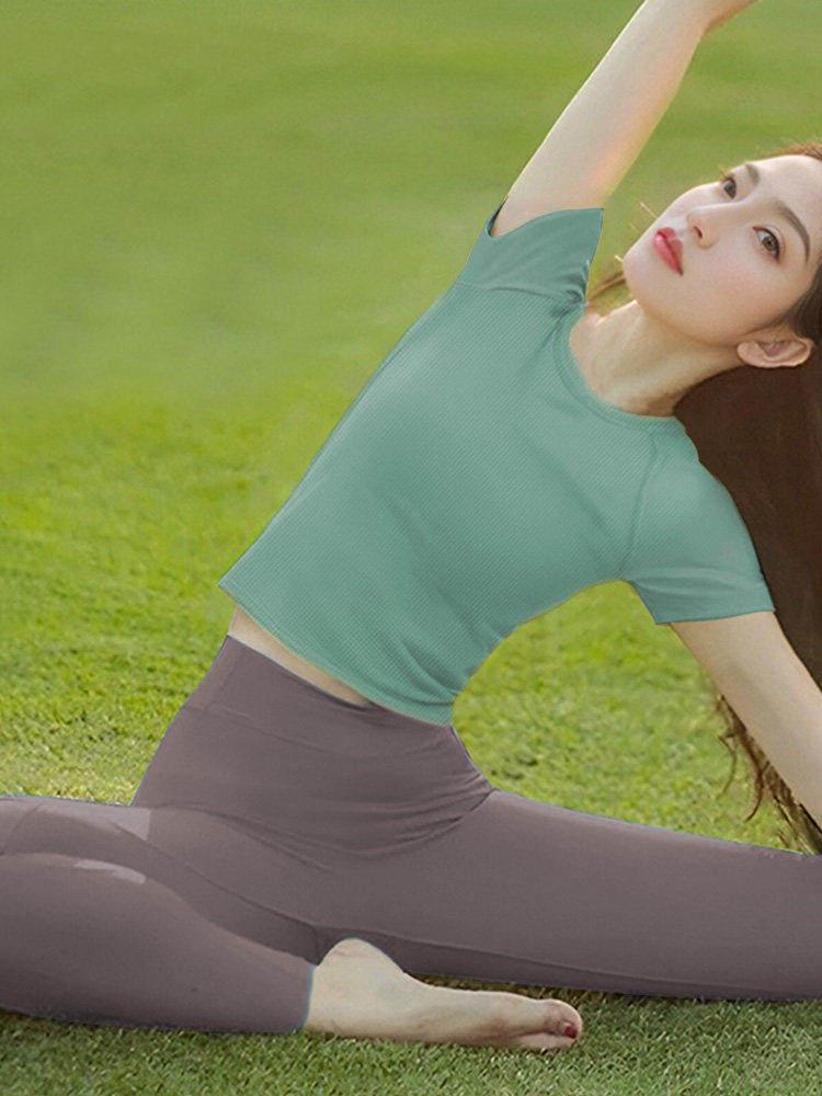 

Stunning Red Slim-Fit Women s Yoga Top: Short-Sleeve Sport Fitness Outerwear S (80-100)