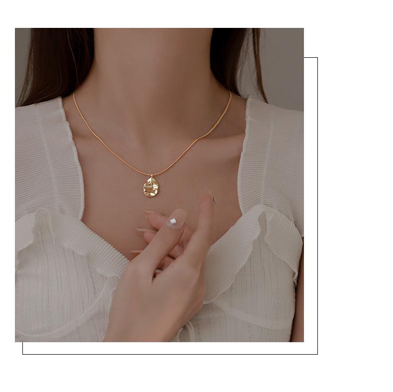 Women's Hip-Hop Silver Water Drop Pendant Necklace - Simple & Stylish Clavicle Chain for Daily Wear