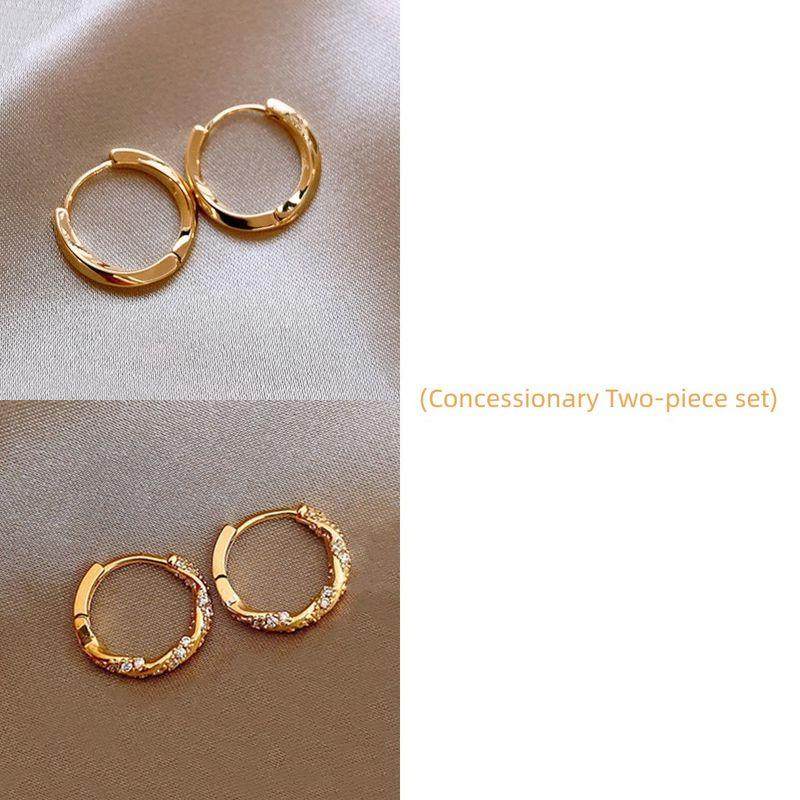 

Микровставки из жемчуга Простой браслет Серьги для женщин 2025 Новое поступление Доступная роскошь Классический Стильный Модный Все сочетается Серьга Серьги Preferential Two-piece set [Minimalist_Diamond]] S