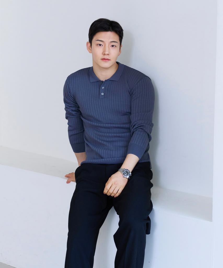 HECKCOOLNAM Muscle Fit Long Sleeve Ribbed Collar Knit For Men That Makes Shoulders Look Broad