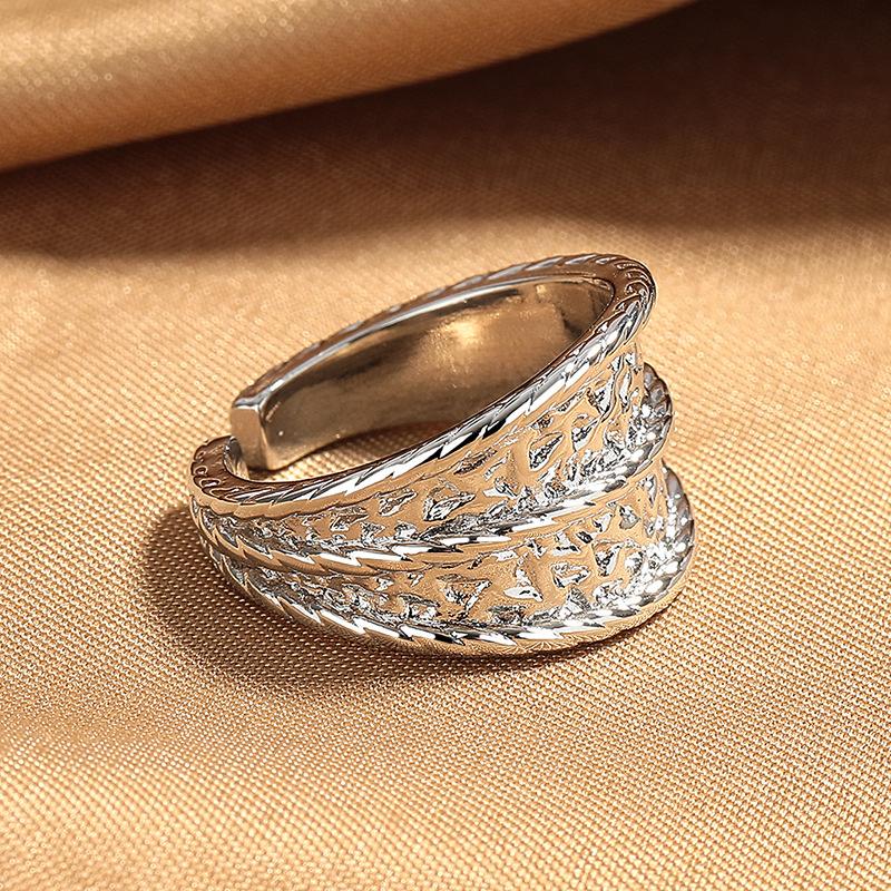 2026 Anello Design di Nicchia Anello Elemento Anello Texture Pieghettata Irregolare Faccia Larga Semplice Anello per Dito Indice Aperto Gioielli da Donna
