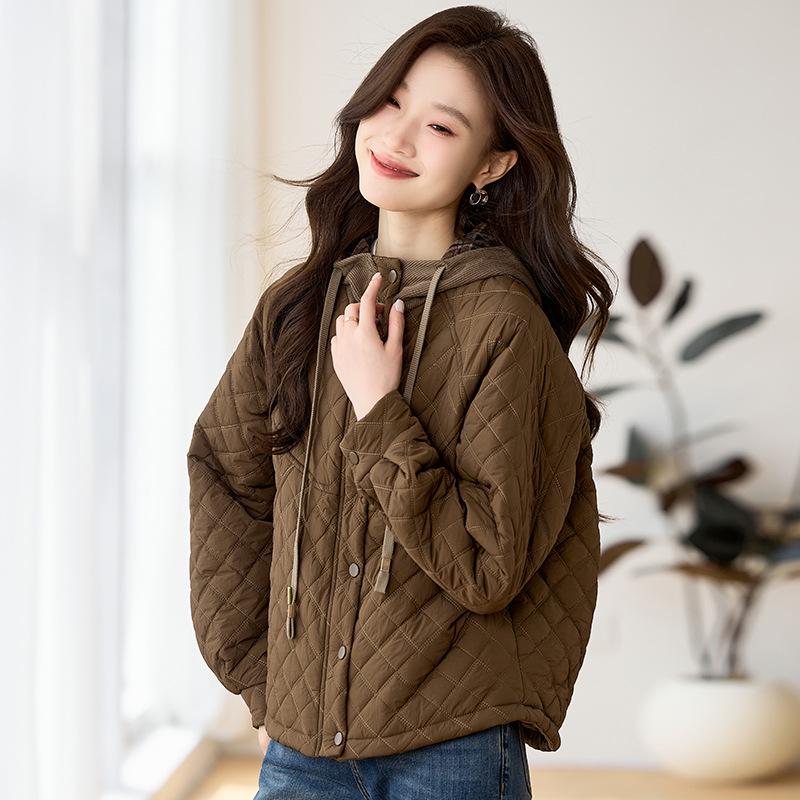 

Зимнее женское легкое стеганое хлопковое пальто - Короткое, Маленькое, Модное и Теплое. XL (recommended for 130-145 jin) зеленые хаки