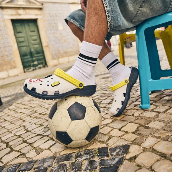 Crocs Classic Retro Sport Clog 211281 100