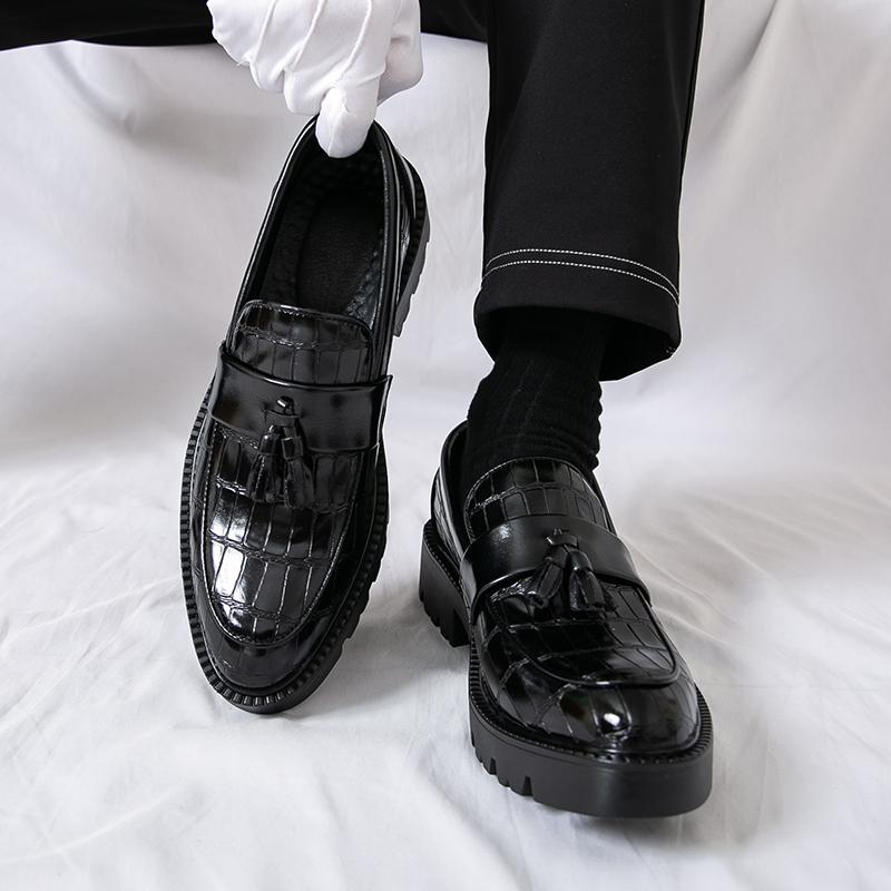 Autumn Winter New High Quality Green Patent Leather Glossy Finish Tassel Leather Casual Men's Fashionable Men's Loafer Shoes