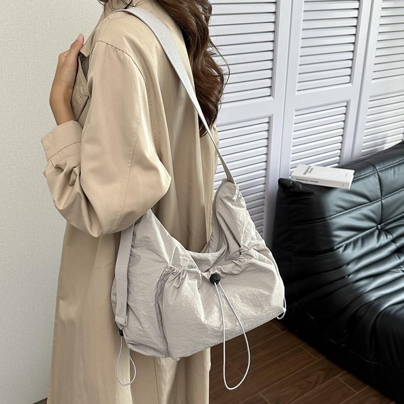 Pleated Drawstring Lightweight Shoulder Bag Women's Vintage Dumpling Bag Large Capacity Commuter Crossbody Bag