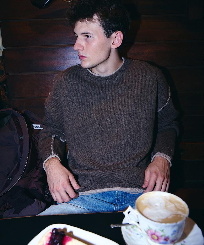 Weseuken [Unisex] Layered Stitched Crew Neck Knit (Brown)