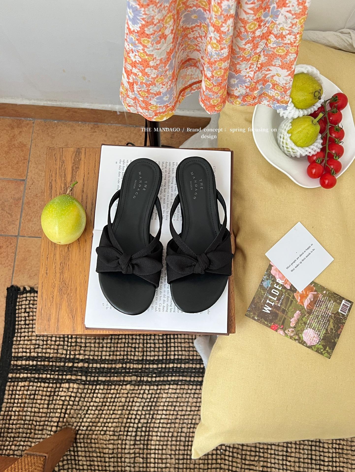 Wedge Heel Slippers Women Wear Summer French Retro Flip-Flops Fairy Wind Vacation Thick Bottom Square Head Cool 35 5690₽