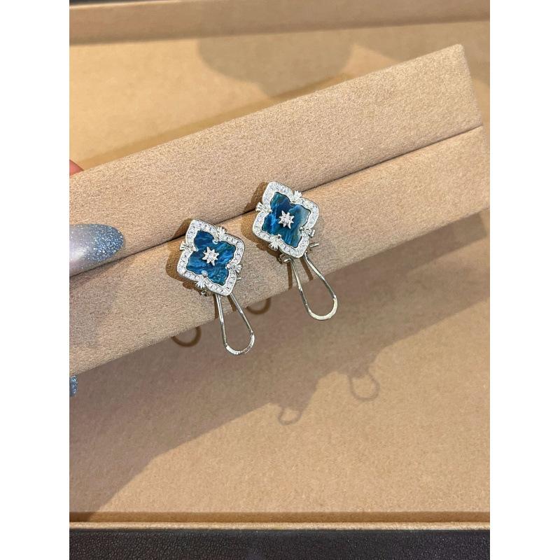 Vintage Italian Buchi Clover Blue Phosphorus Grey Necklace Bracelet Earrings Flower Set Premium Versatile Jewelry