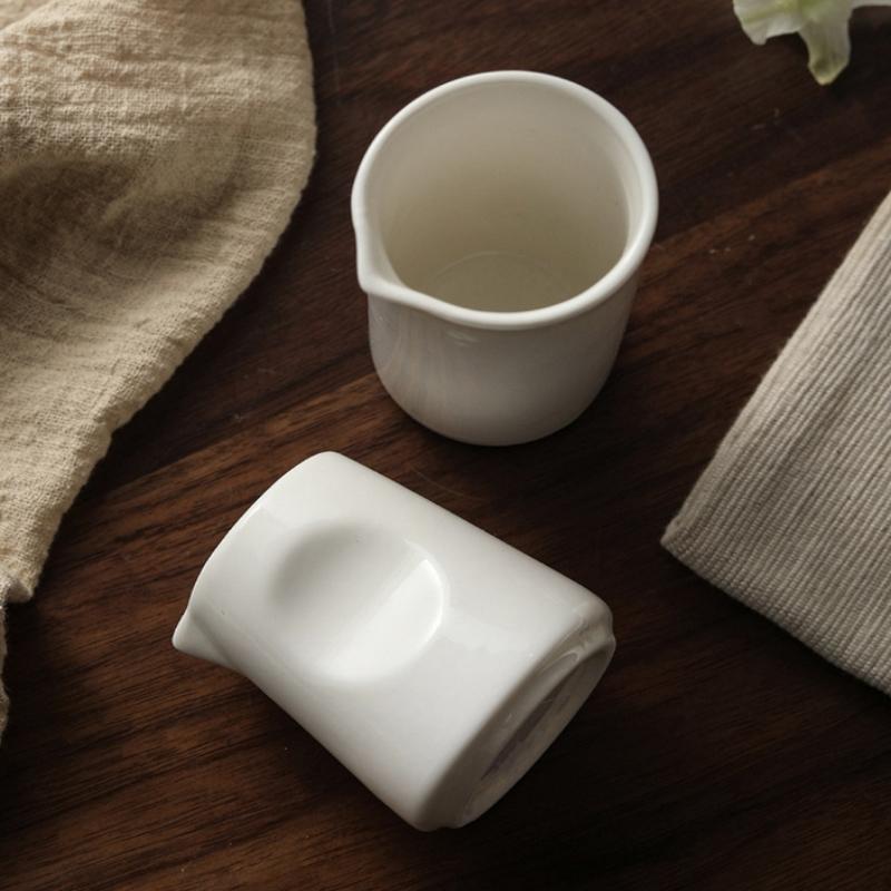 Needle Nosed Cups White Ceramic Milk Jar Coffee Milks Cup Milk Jug Saucepan Sauce Cup Coffeeware Milks Pot Seasoning Pots