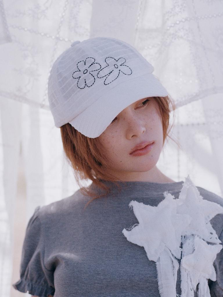 Poejidam Posy Cap In White