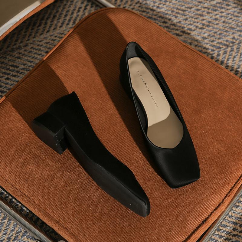 

Туфли на высоком толстом каблуке с квадратным носком, простые и темпераментные, на среднем каблуке 40