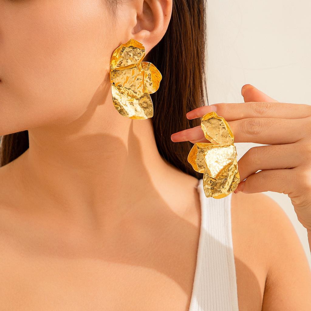 Design Sense Metal Smooth Folding Stud Earrings Women'S Retro Geometric Petals Love Earrings