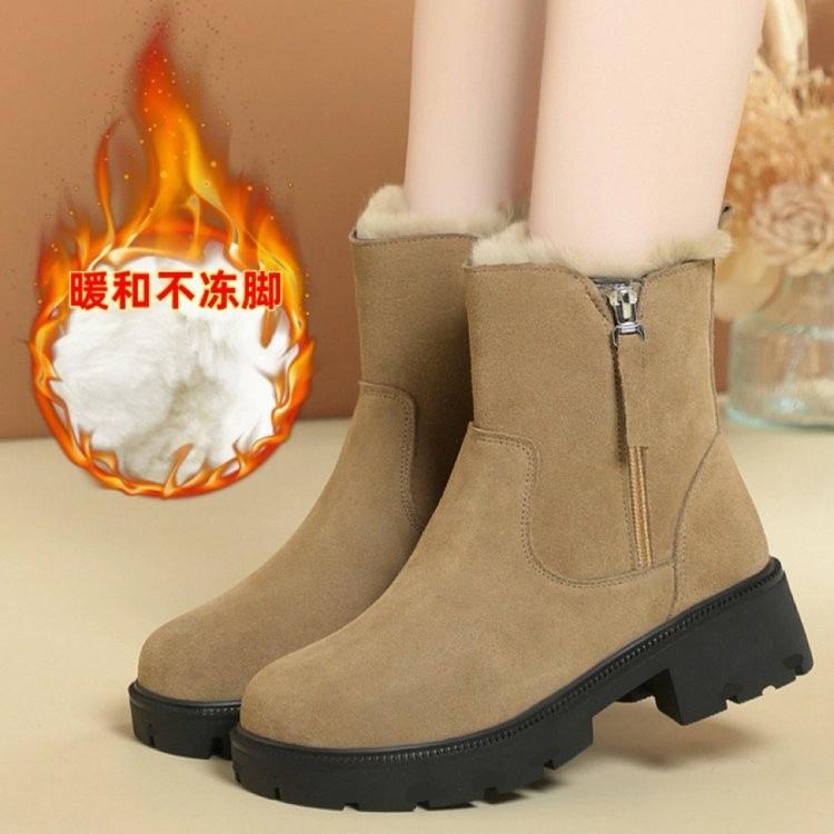 Thick-soled snow boots, piled and thickened warm cotton shoes, new autumn and winter short non-slip boots, cotton boots.