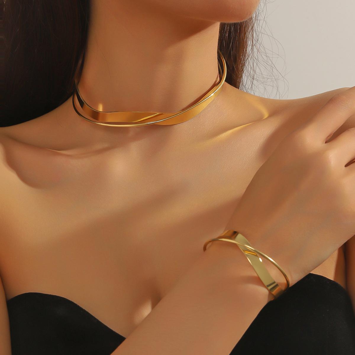 

Модные украшения для женщин золотой