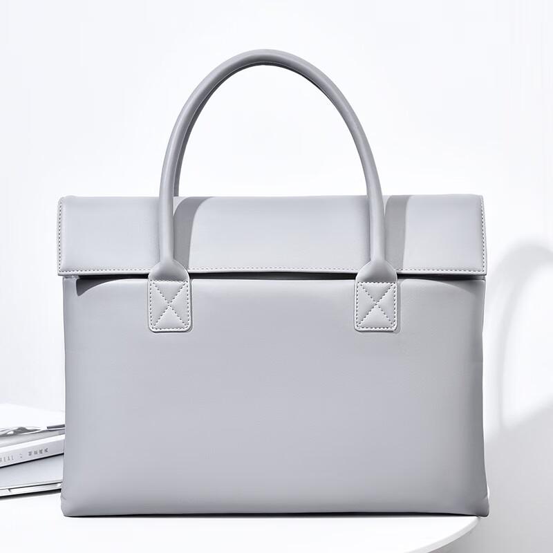 Brašna na notebook pro dojíždění