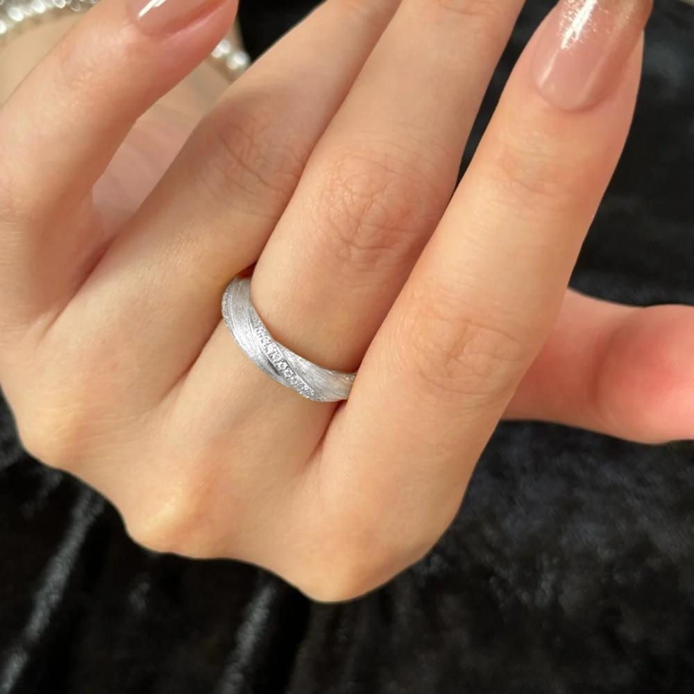 

Vintage Twist Diamond Ring for Women Minimalist Stackable Retro Jewelry Handmade Fashion Accessories adjustable