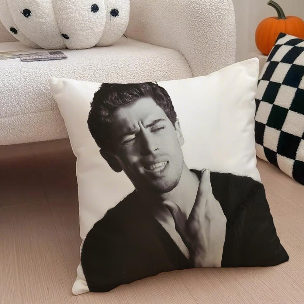 

TToby Kebbell Cushion Cover Throw Pillow Cover Hidden Button Durable Polyester Chair Cushion 30X30cm
