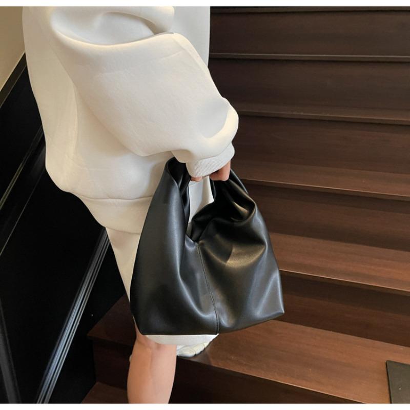 Niche design temperament milf commuting handbag feeling hand-in-hand bag texture hand-in-hand bag чёрный