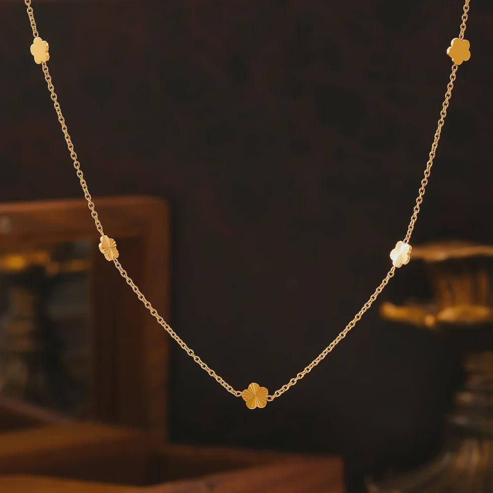 Elegant European & American Ins Style Small Flower Clavicle Necklace, 18K Gold-Plated Titanium Steel, Niche Design for Women