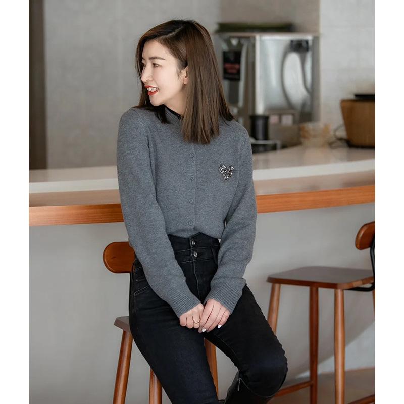 

2024 Autumn Smart Knitted Cardigan with Heart-Shaped Nail Diamond for Women L
