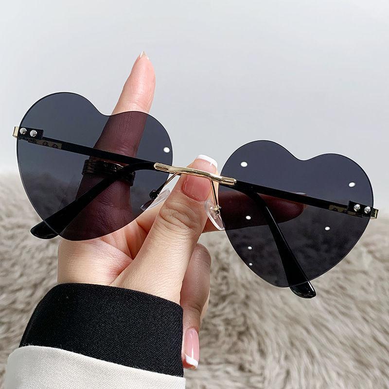 

New Love Glasses Frameless Cut Edge Sunglasses Fashion Women S Gradient Sunscreen Eyeglasses Uv400 1PC